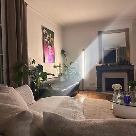 Elegant Artistic Flat On The Seine River Parigi